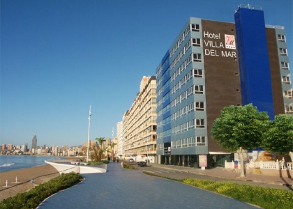 Cerramiento con toldos motorizados en el Hotel Villa del Mar en Benidorm (Alicante)